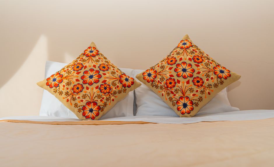 Pillow Cover — simple skirt everyday with a stitched detail — diy-creativity · Sewing