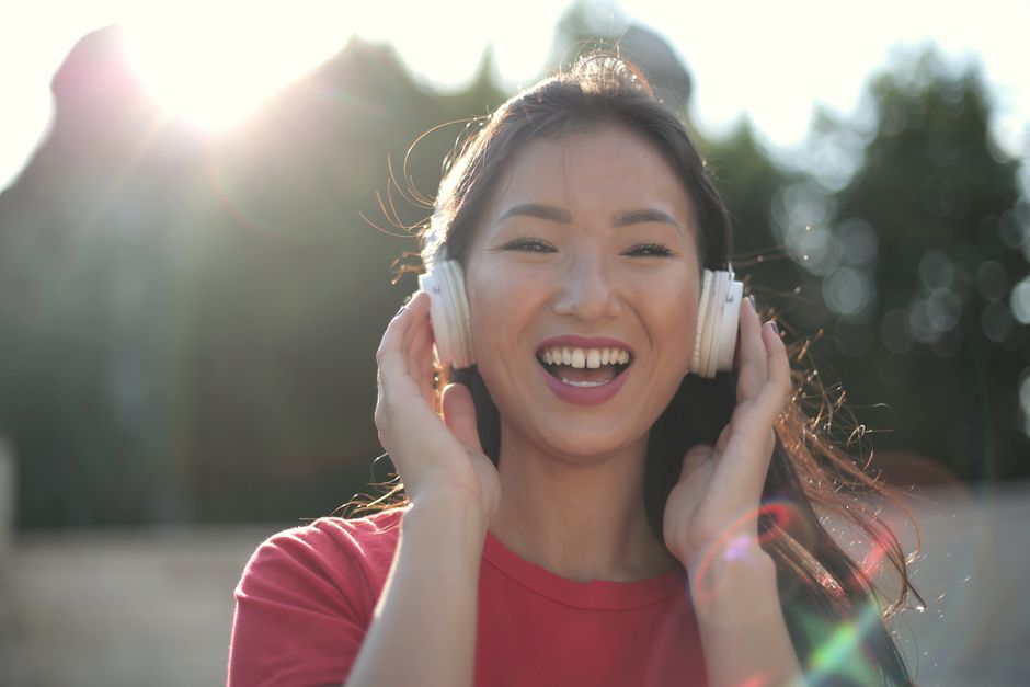 One-Minute Listening with a screen-free ritual — wellness · Mindfulness