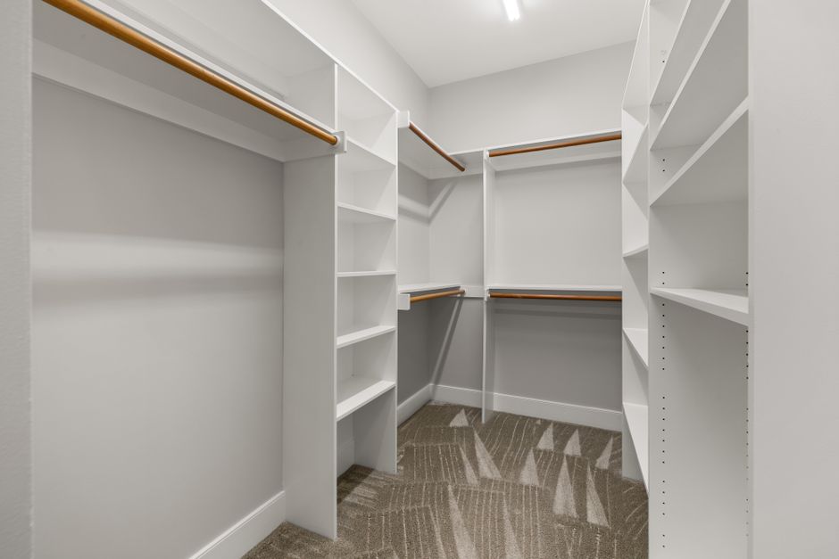 Open Shelving with a quiet hotel-like touch — home · Kitchens