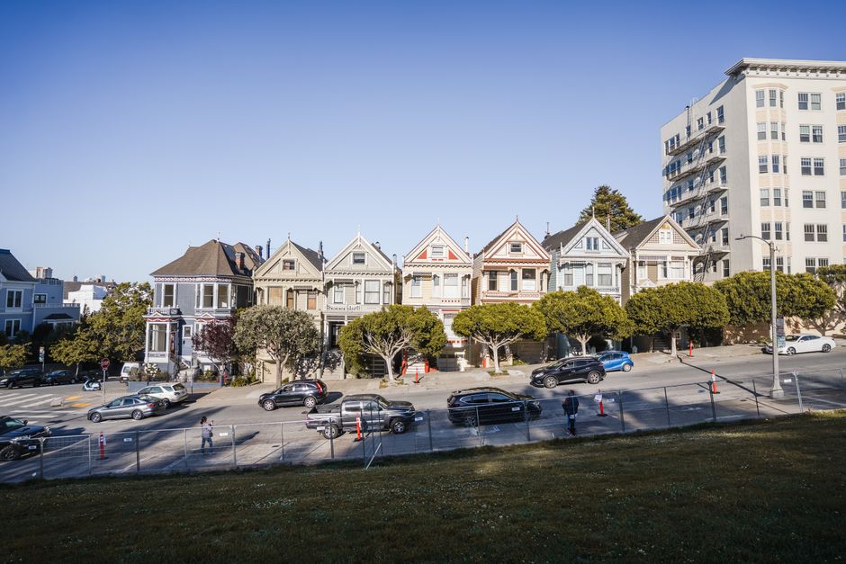 Architecture Walk near a signature landmark — travel · City Trips