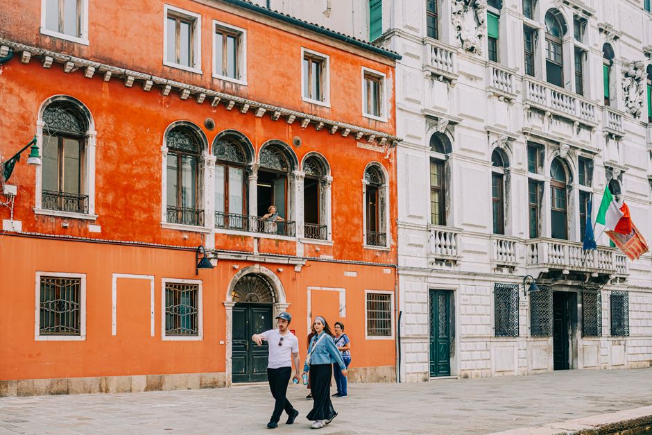 Architecture Walk for an early-morning start — travel · City Trips