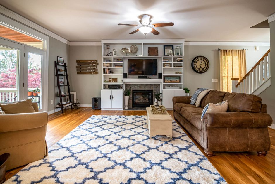 Large Rug with woven texture — home · Living Rooms
