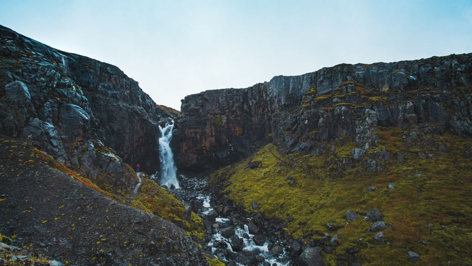 Short Waterfall Hike near a historic landmark — travel · National Parks