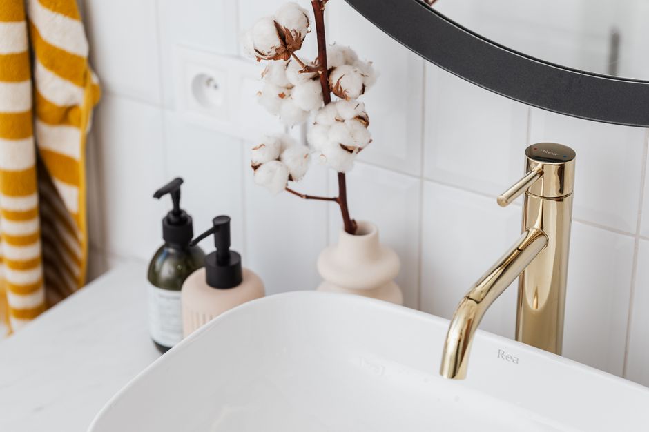 Under-Sink Trick for taming charging cords — home · Home Hacks