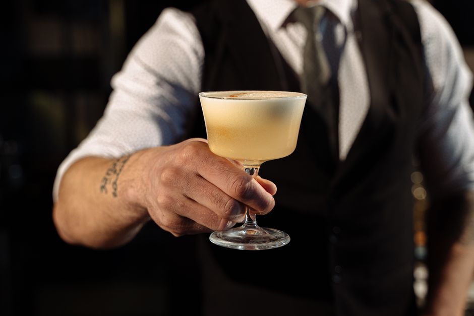 Craft-And-Cocktail Evening with a throwback theme — entertainment · Party Ideas