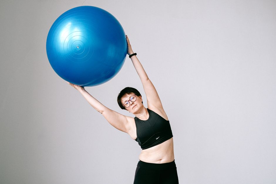 Core Stability Set with a mindful breathing pattern — wellness · Fitness