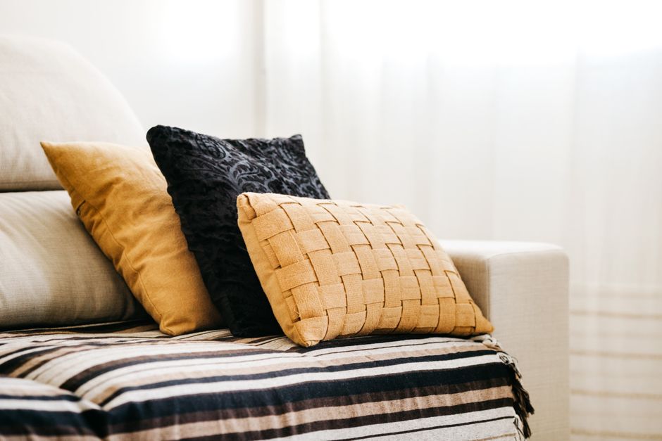 Cushion Cover for rescuing old materials — diy-creativity · Sewing