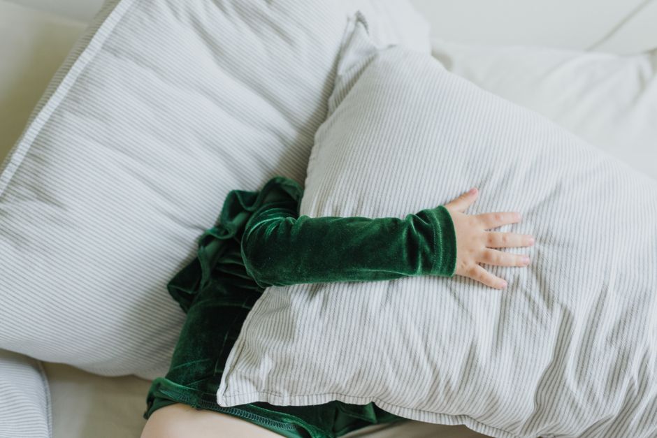 Sweater Cushion with a simple stencil — diy-creativity · Upcycling
