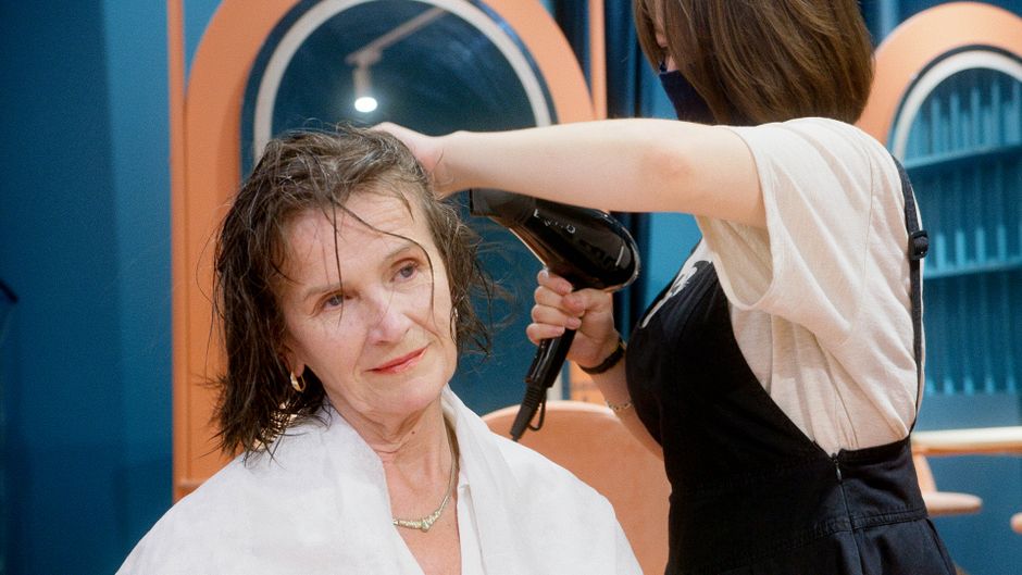 Five-Minute Hair Refresh with a playful challenge — lifestyle · Beauty