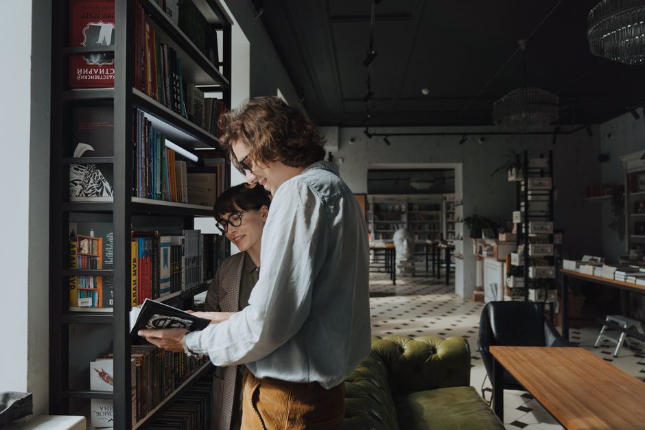 Bookstore First Date for a more intentional morning — lifestyle · Dating