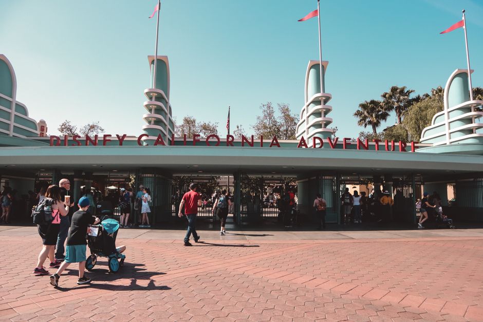 Theme Reveal Entrance with a nostalgic detail — celebrations · Parties