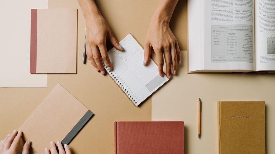 Museum Notebook Hour with a practical parking plan — travel · Solo Travel
