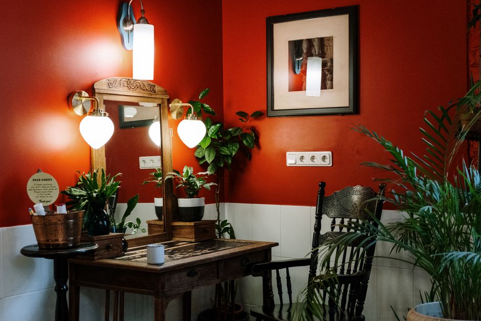 24 Retro Theme Corner ideas for hosts running late