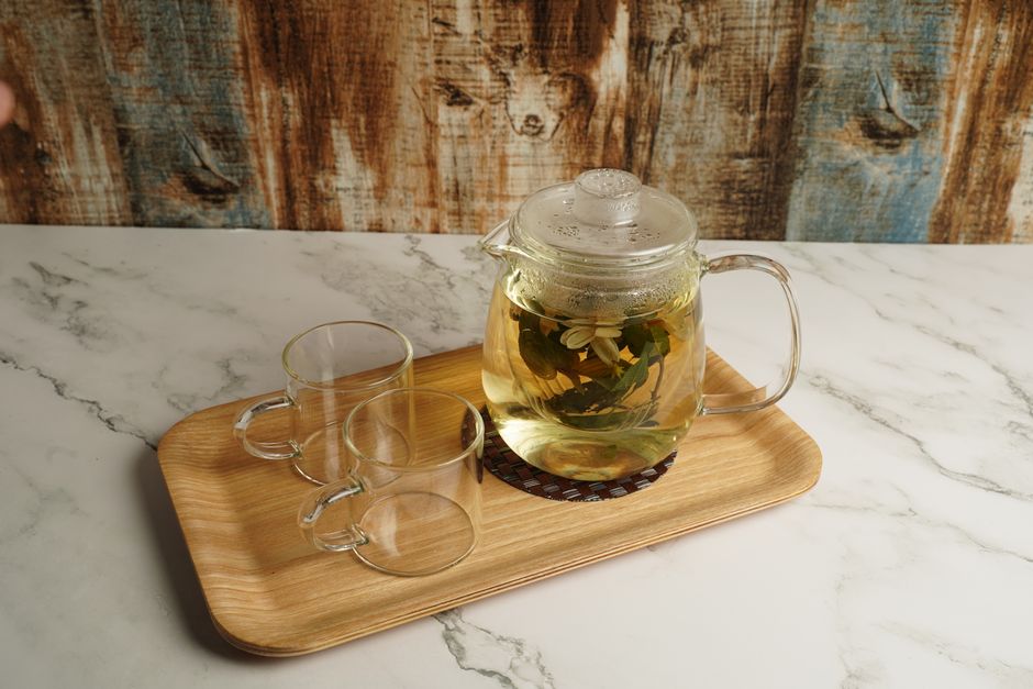 Countertop Tray with one sculptural accent — home · Kitchens