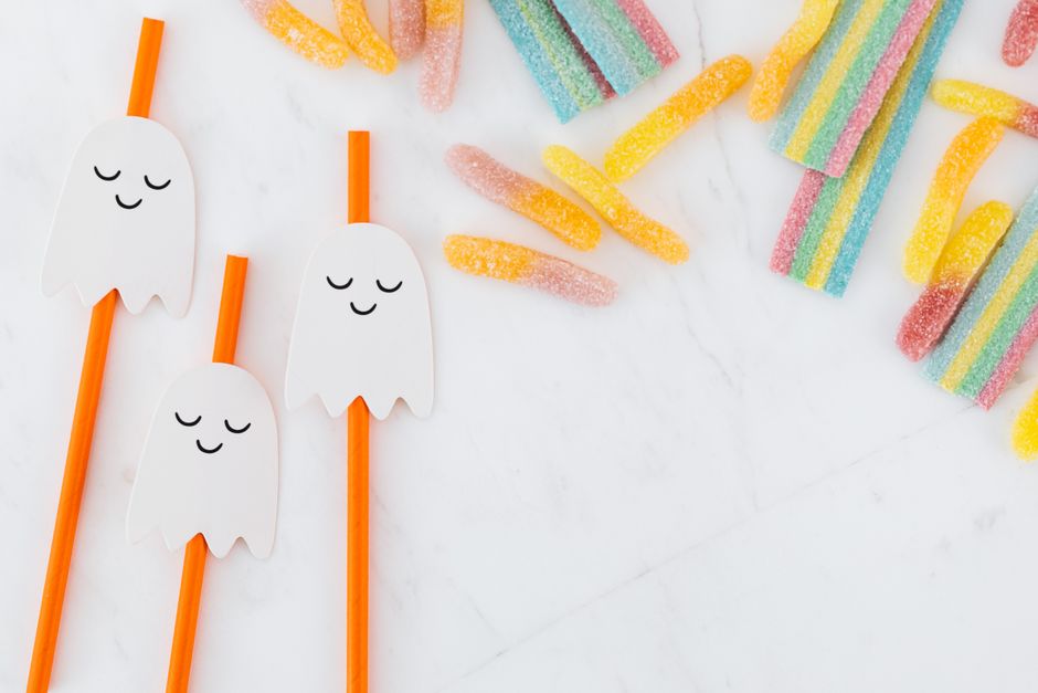 Ghost Garland around a simple activity — celebrations · Halloween