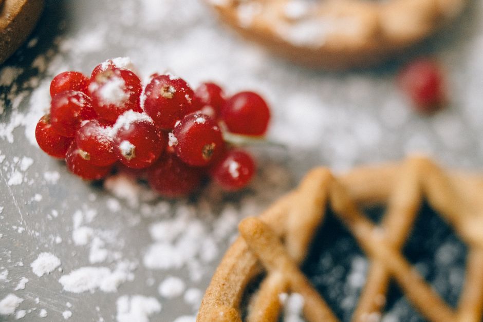 Apple Pie Cookies with berry compote — food · Desserts