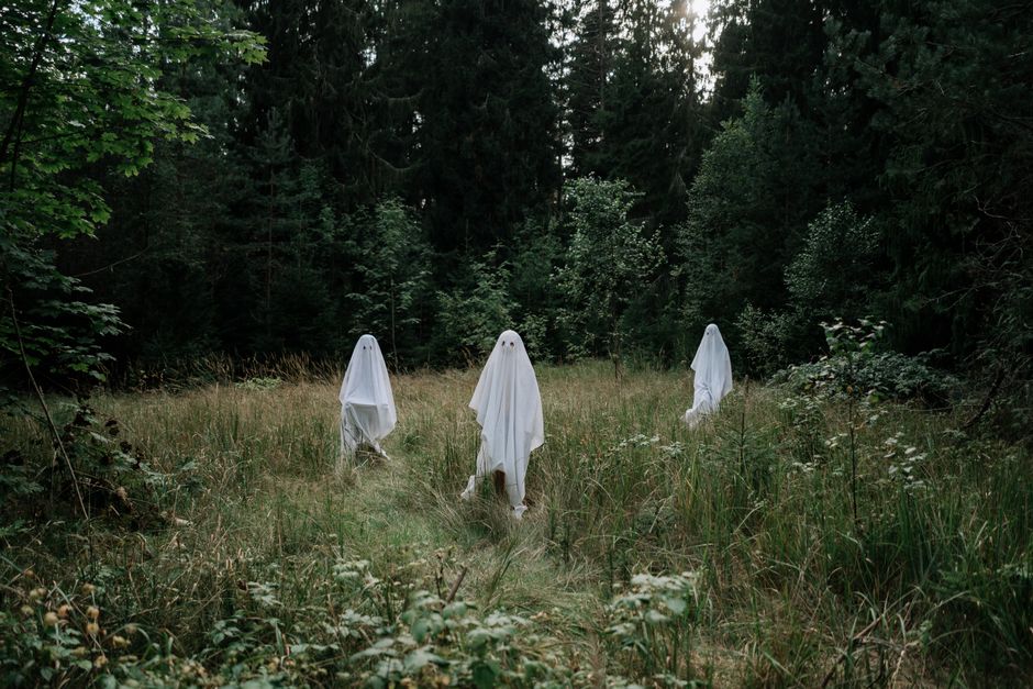Ghost Garland for a photo-friendly table — celebrations · Halloween