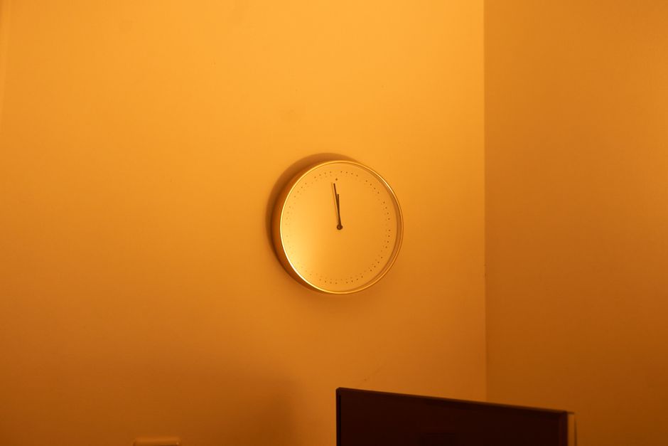 Soft-Light Hour during a midday reset — wellness · Evening Routines