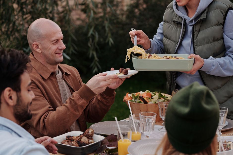 Outdoor Lunch with a mindful breathing pattern — wellness · Healthy Lifestyle