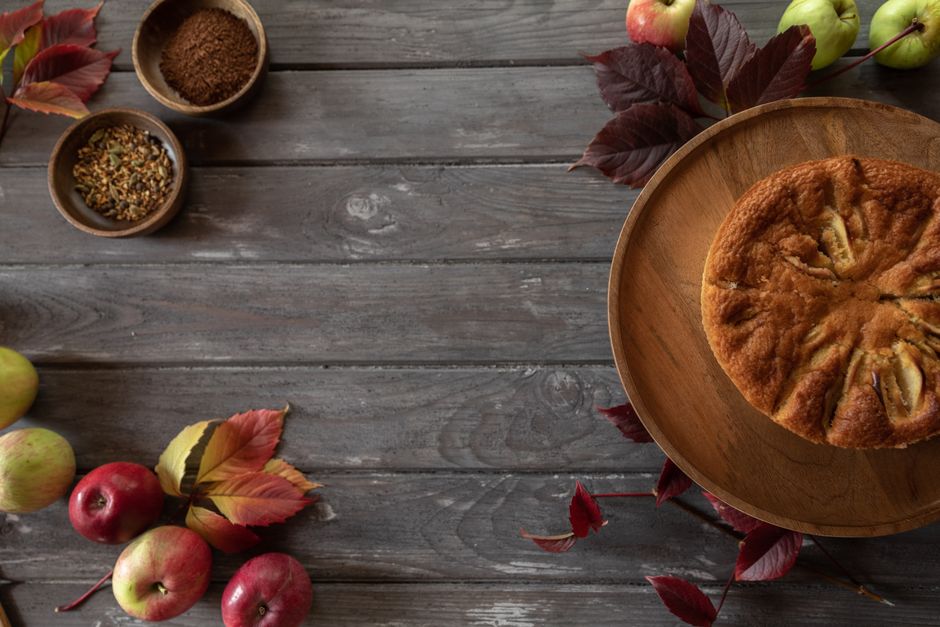 Cinnamon Apple Chips with apple slices — food · Snacks