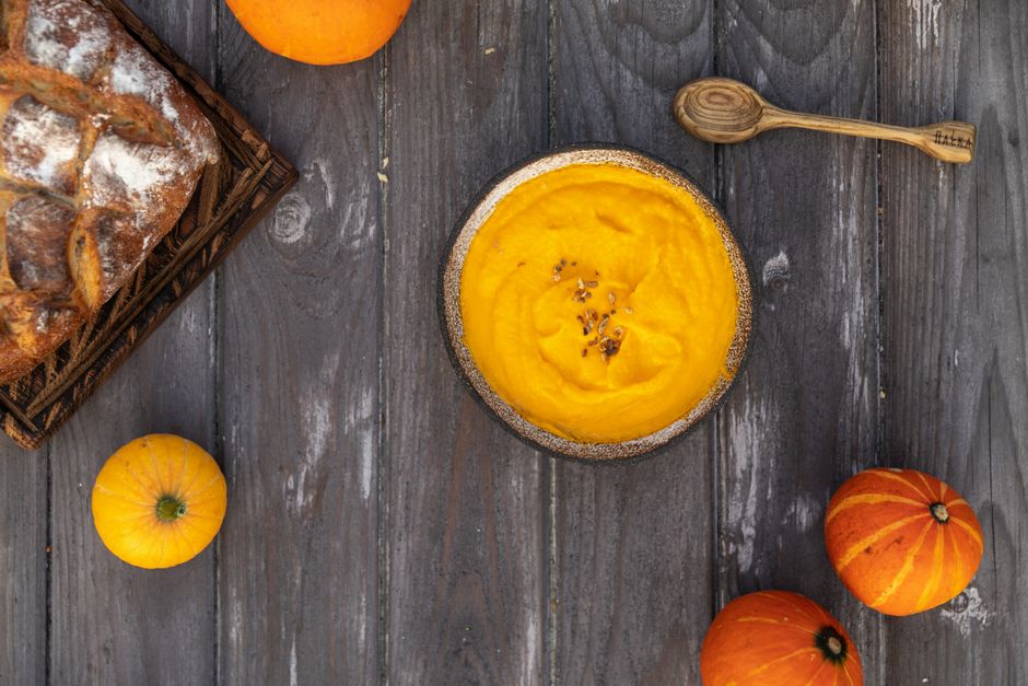 Spiced Pumpkin Seeds with dark chocolate — food · Snacks