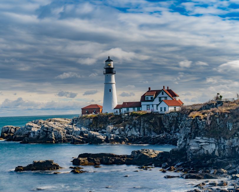 Maine Lighthouse Drive around a local craft shop — travel · USA Travel