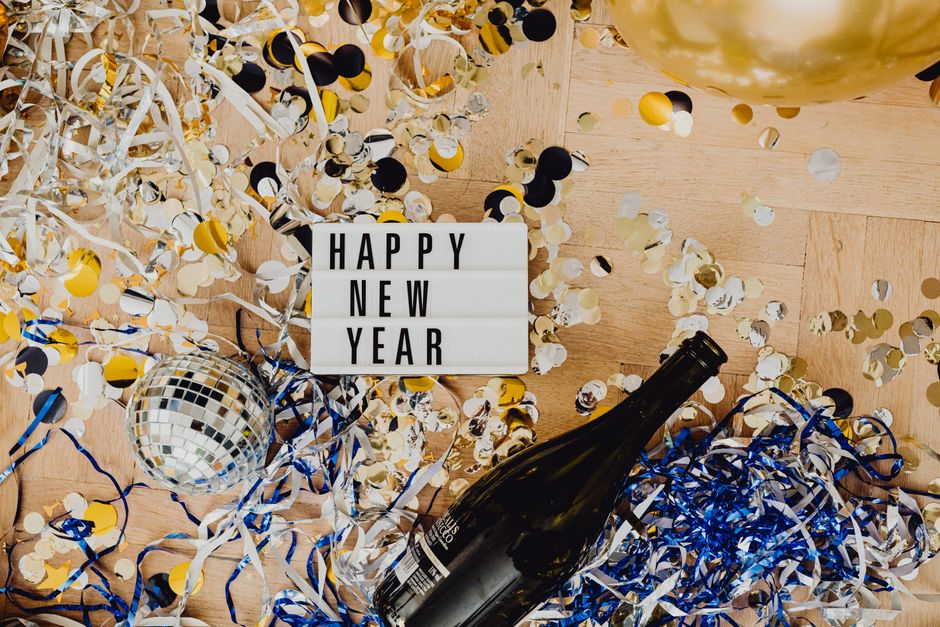 27 low-stress new year's hosting moves that simplify the day