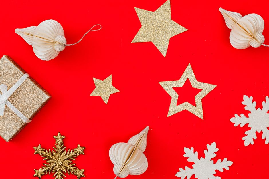 Paper Snowflake Window for a last-minute host — celebrations · Christmas