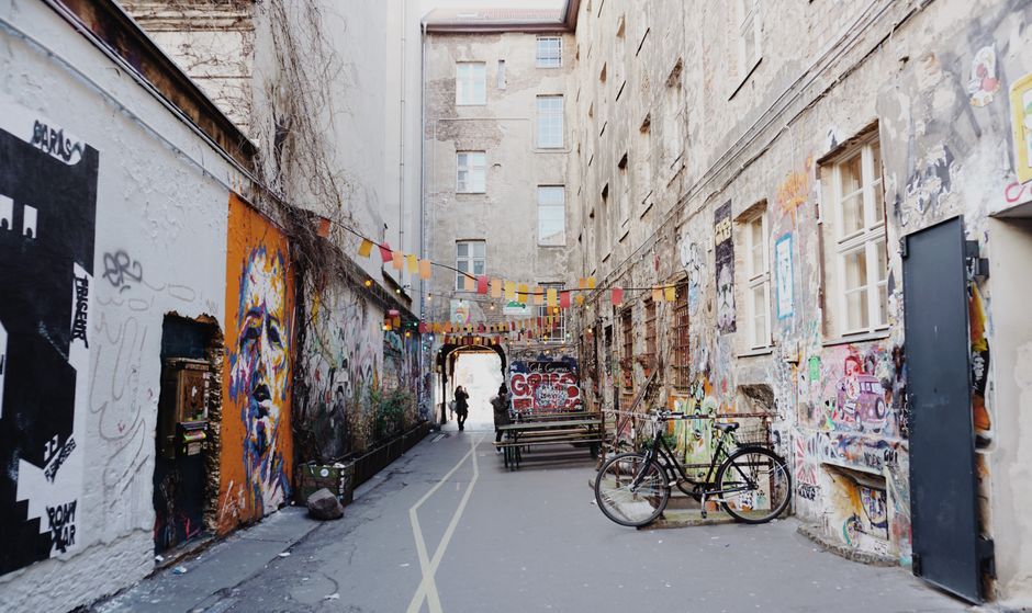 Street-Art Alley for families with mixed ages — travel · City Trips