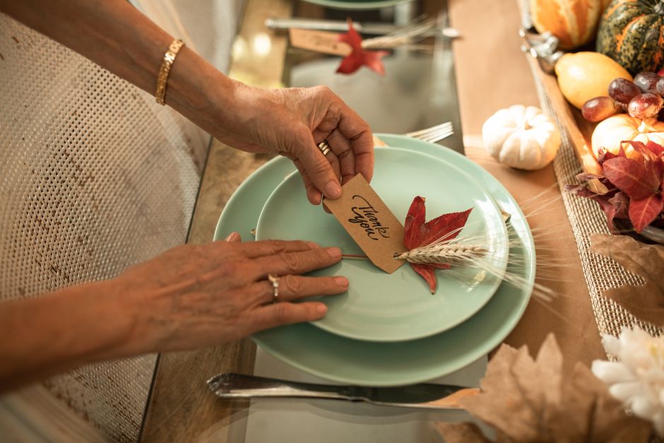 Leaf Centerpiece for a daytime celebration — celebrations · Thanksgiving