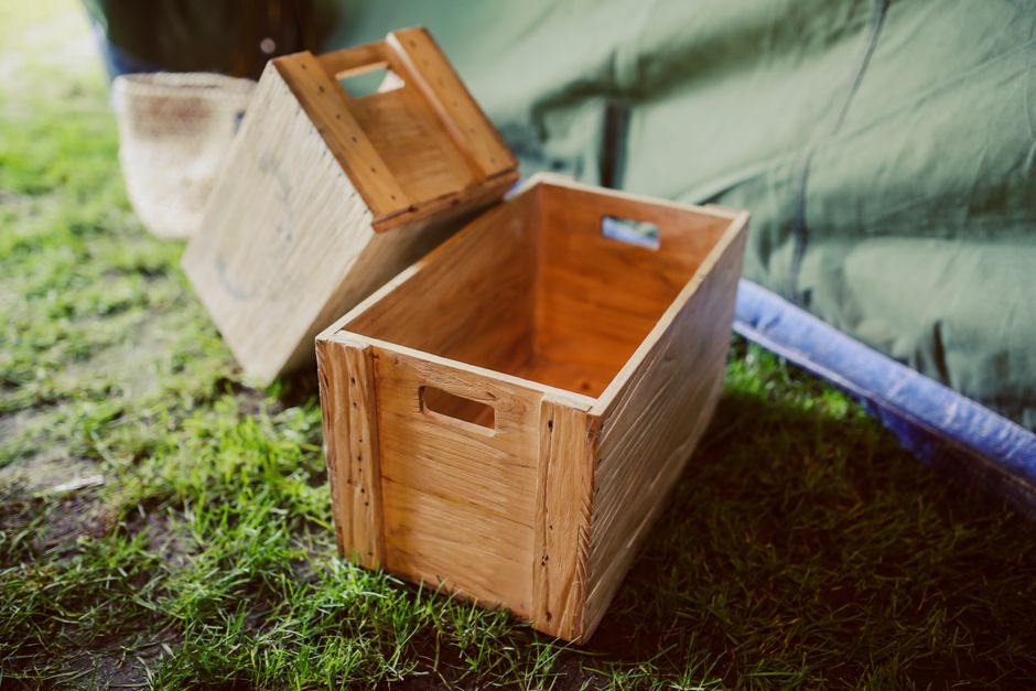 Wood-Crate Shelf for a thoughtful gift — diy-creativity · Upcycling