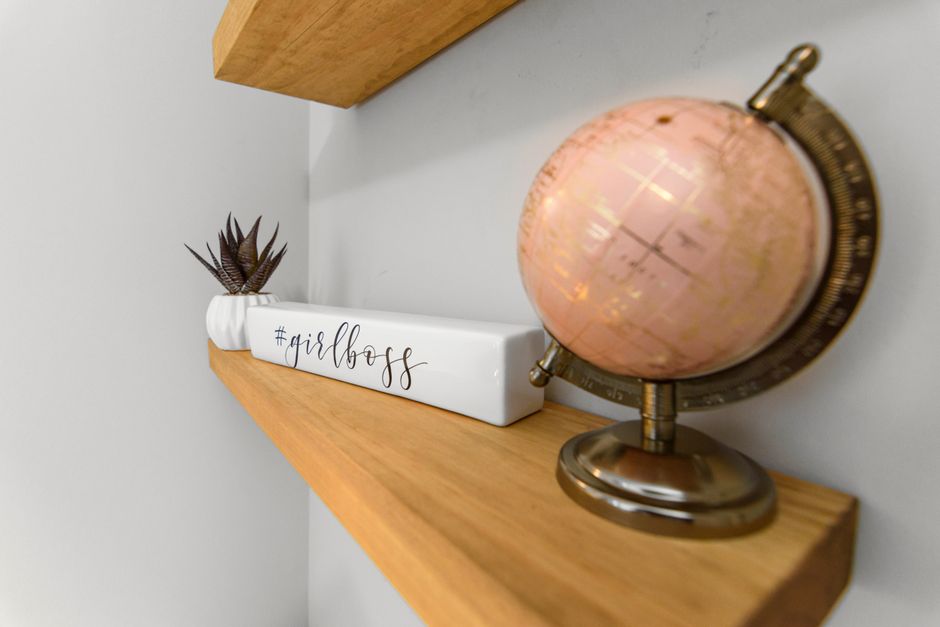 Floating Shelf using one-color paint — home · DIY