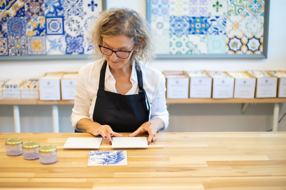 Ceramic Painting with a little adventure — lifestyle · Hobbies
