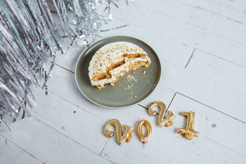 keepsake new year's projects around a statement cake — celebrations · New Year's