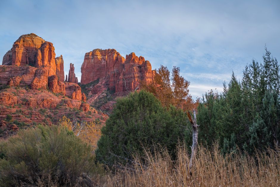 Sedona Red-Rock Trail around a waterfront walk — travel · USA Travel