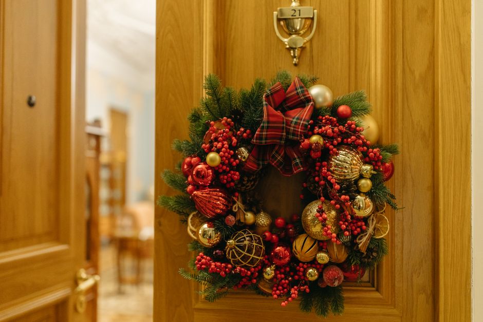 Front-Door Greenery for a relaxed brunch — celebrations · Christmas