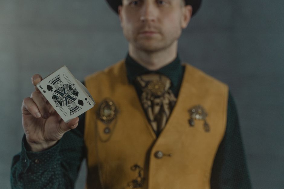 Learn A Card Trick with a quiet neighborhood stop — travel · Things to Do