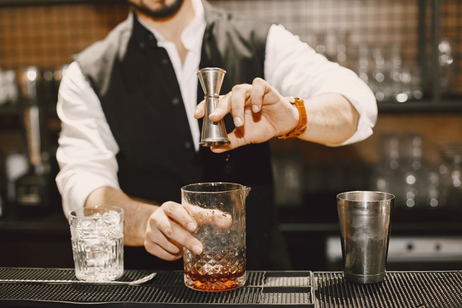 Craft-And-Cocktail Evening with a new-release twist — entertainment · Party Ideas