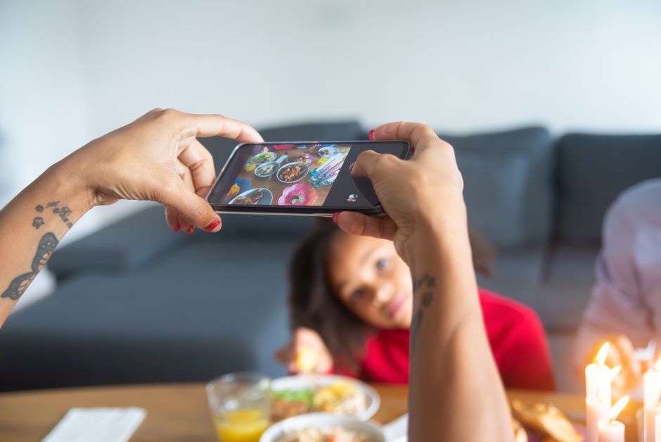 22 Phone-Free Dinner ideas for experimenting with color