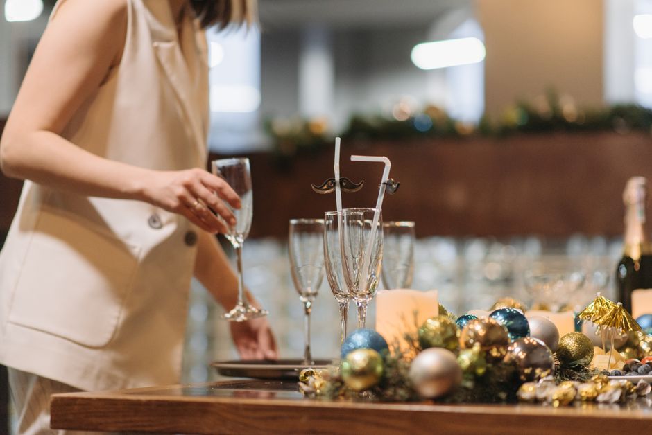 table new year's for guests arriving at different times — celebrations · New Year's