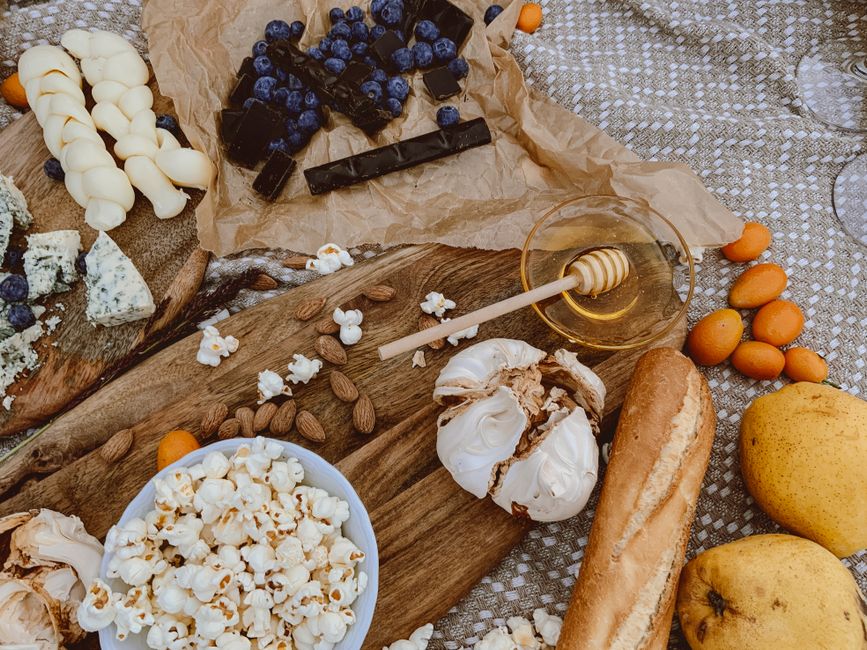 Five-Senses Check — mindful snack getting during a digital detox — wellness · Mindfulness