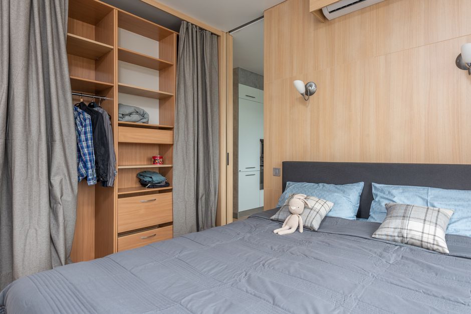 Sliding Storage for freeing up closet space — home · Home Hacks