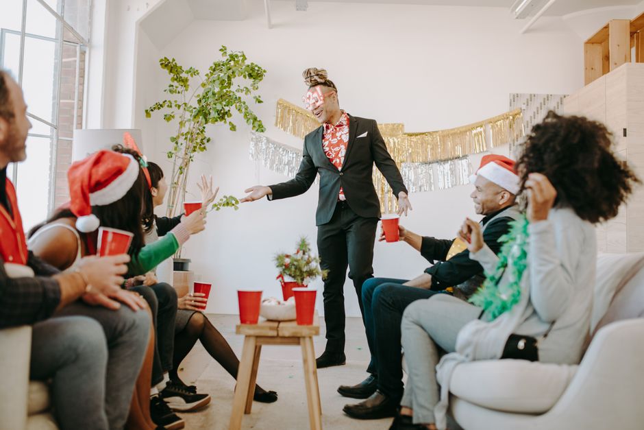 28 Holiday Trivia Night ideas for friendly competition