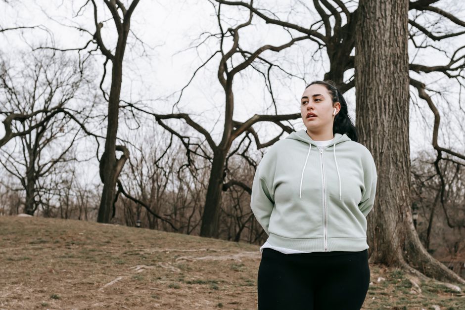 mindful walking & outdoor pauses for a desk-bound afternoon — wellness · Walking & Outdoor