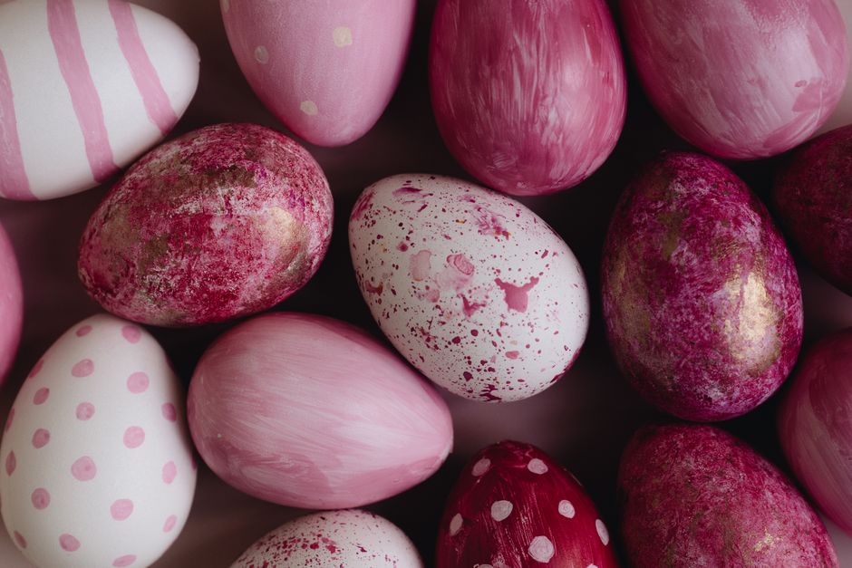 8 Painted Egg Centerpieces That Make the Table the Star