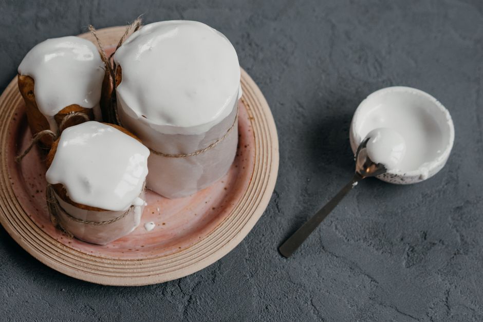 Shaving-cream swirl eggs