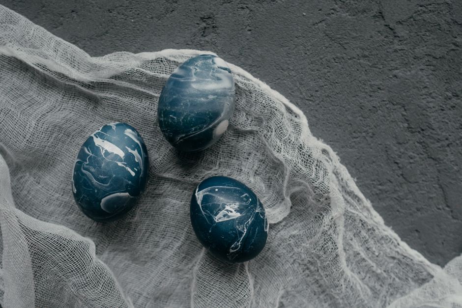 Watercolour marbled eggs in a glass trough