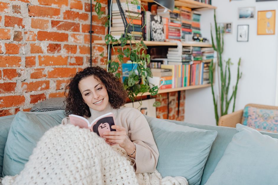 Book-And-Blanket Hour for a short outdoor break — wellness · Relaxation
