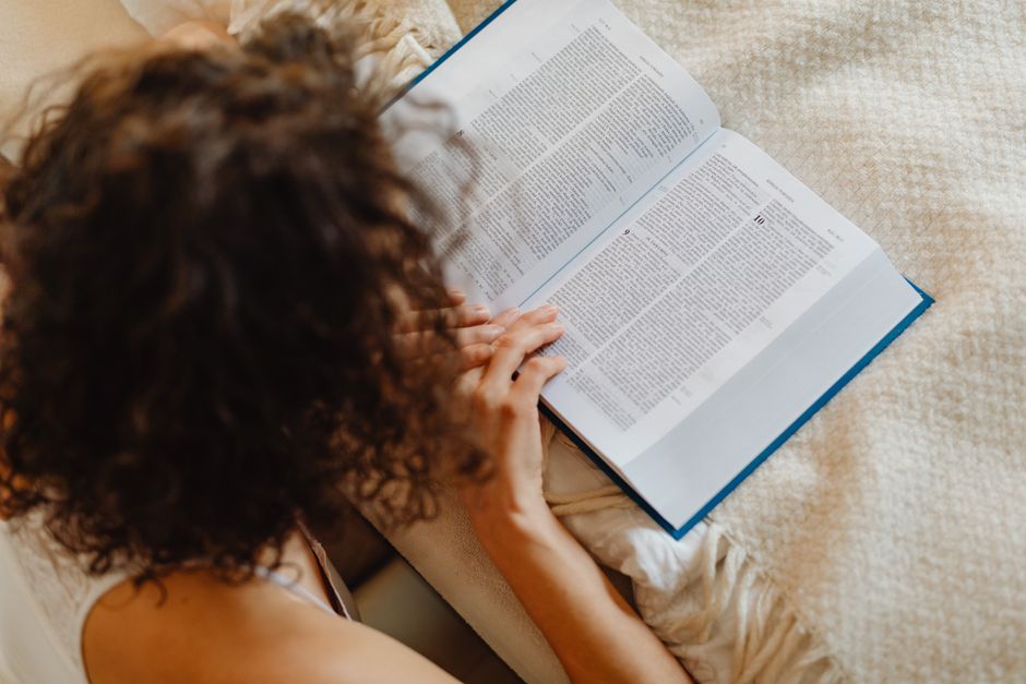 Reading-Before-Bed Ritual for a restorative Sunday — wellness · Sleep