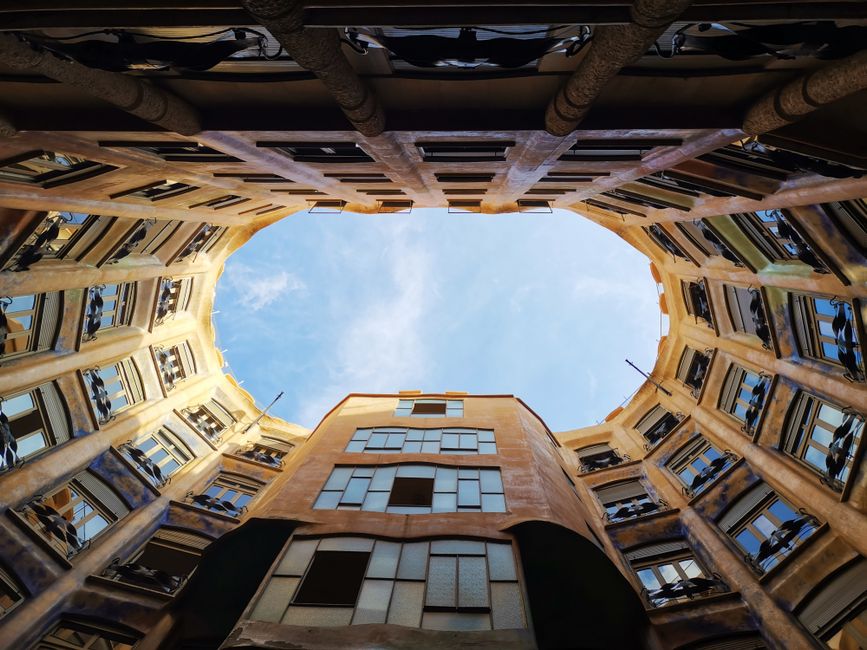 Self-Guided Architecture Walk with a photo-friendly pause — travel · Solo Travel
